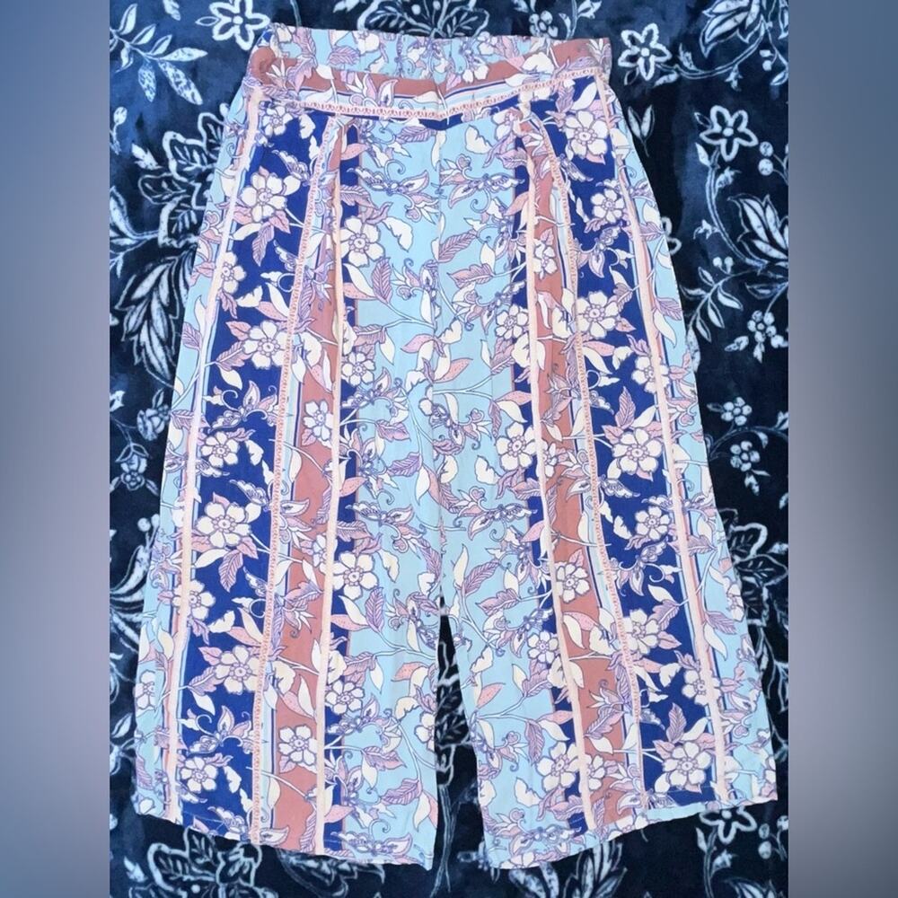 Gypsies & Moondust Floral Print Wide-Leg Capri Pants Soft Blue